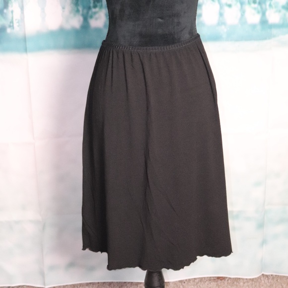 Black Knee Length skirt - Picture 1 of 2